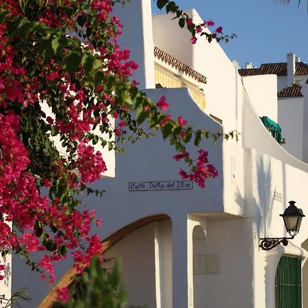 Marina Del Castillo, Duquesa Beachfront Apartment Манилва Экстерьер фото