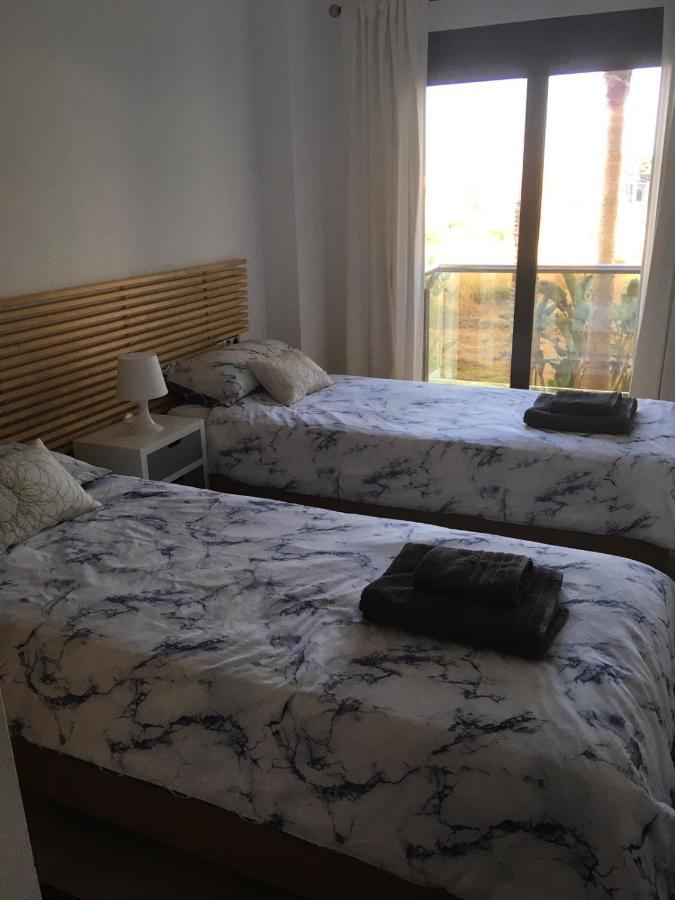 Marina Del Castillo, Duquesa Beachfront Apartment Манилва Экстерьер фото