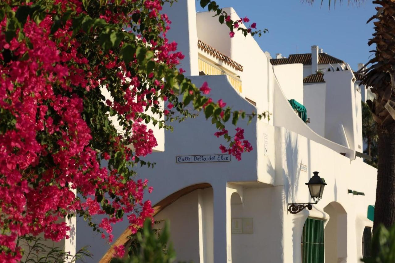 Marina Del Castillo, Duquesa Beachfront Apartment Манилва Экстерьер фото