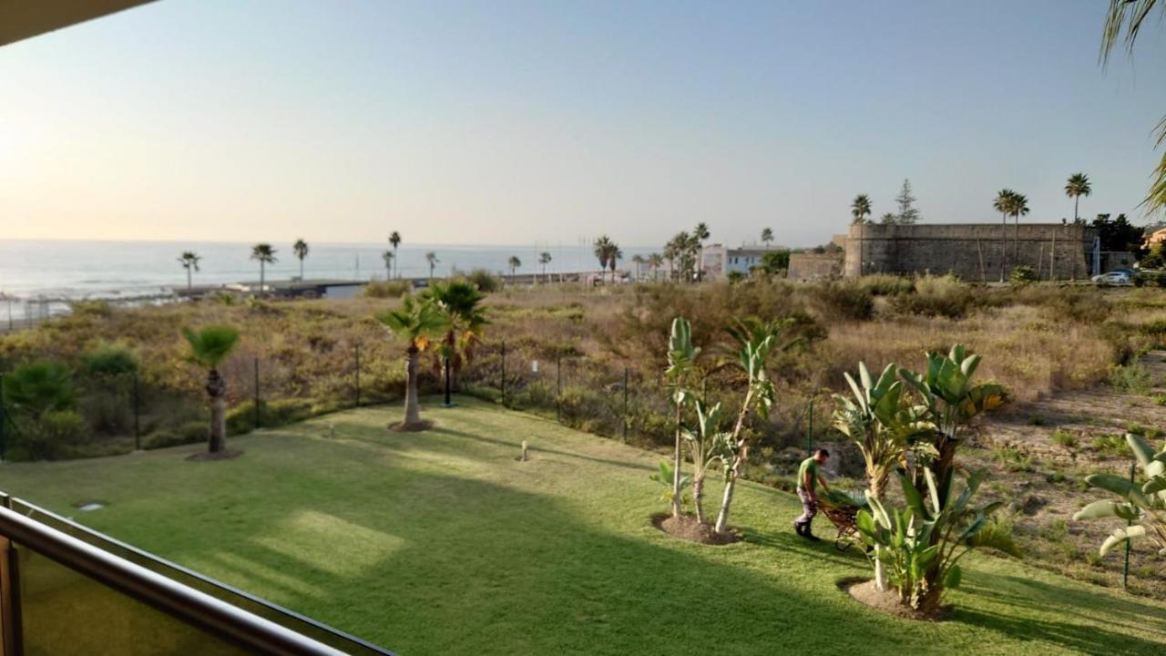 Marina Del Castillo, Duquesa Beachfront Apartment Манилва Экстерьер фото