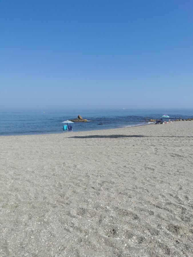 Marina Del Castillo, Duquesa Beachfront Apartment Манилва Экстерьер фото