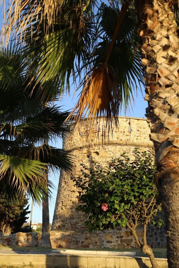 Marina Del Castillo, Duquesa Beachfront Apartment Манилва Экстерьер фото
