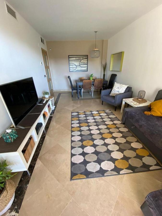 Marina Del Castillo, Duquesa Beachfront Apartment Манилва Экстерьер фото