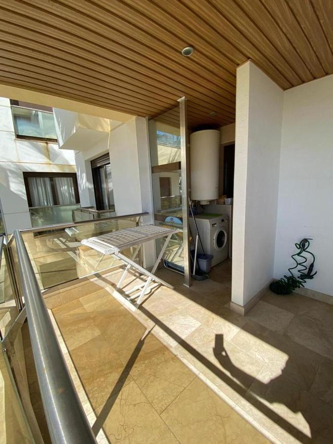 Marina Del Castillo, Duquesa Beachfront Apartment Манилва Экстерьер фото